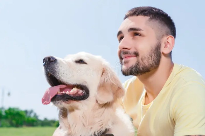 Foto Cowok Ganteng Dengan Anjing Peliharaannya