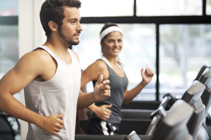 Foto Cowok Ganteng Sedang Berolahraga Di Gym