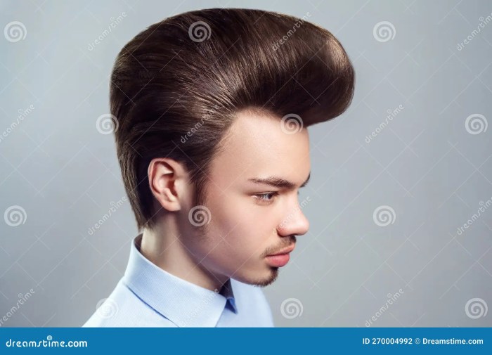 Foto Cowok Ganteng Dengan Gaya Rambut Classic Pompadour